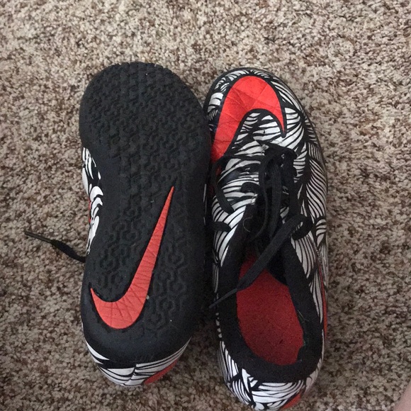 youth indoor soccer cleats - Picture 2 of 3